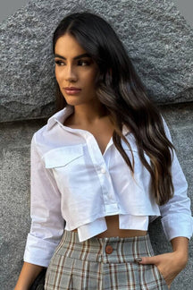 Camisa Cropped Manga Longa Colarinho Lapela Alongada Bolso Falso Tricoline Keila