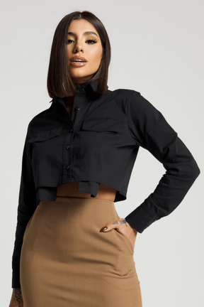 Camisa Cropped Manga Longa Colarinho Lapela Alongada Bolso Falso Tricoline Keila